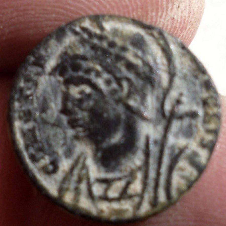 Constantinopolis-Commemorative-Ae-3-With-Chi/Rho-From-Arles